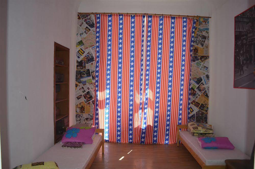 Chemodan Hostel Odessa Extérieur photo